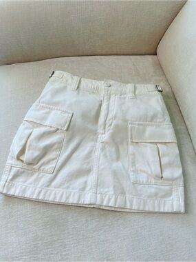 TNA light cream Cargo Pocket Mini Skirt! Size 0 Aritzia Never worn zero defects!